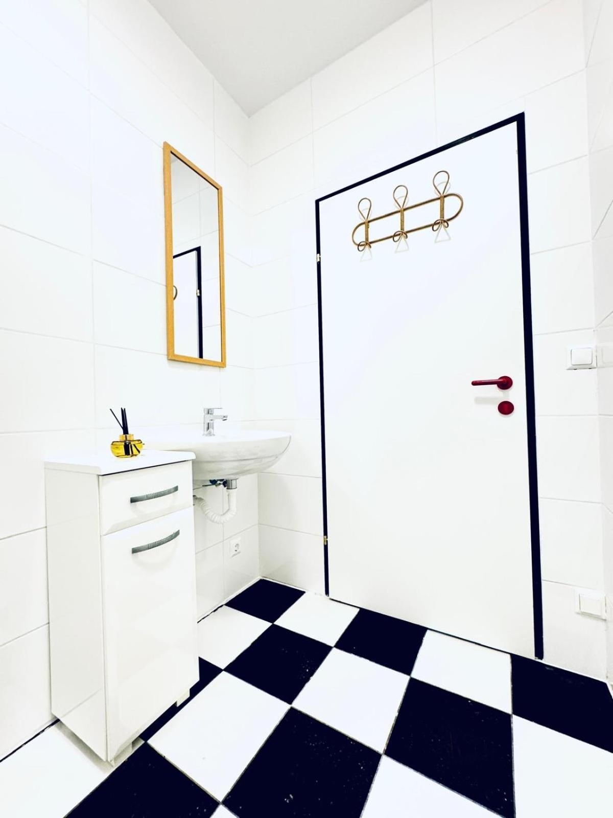 Bright Stay, 7br Shared Only 13min To Belvedere Palace Wenen